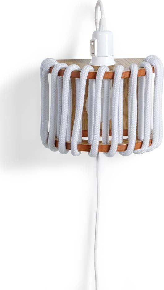 Bílá nástěnná lampa s dřevěnou konstrukcí EMKO Macaron