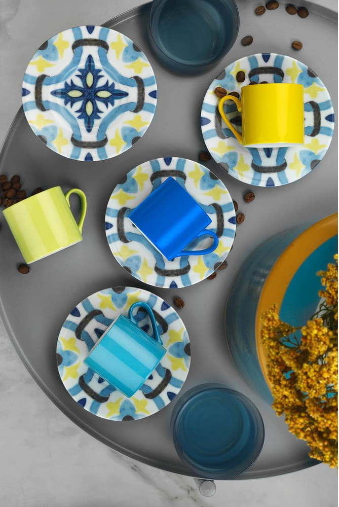 Sada 4 hrnečků s podšálky Kütahya Porselen Geometric