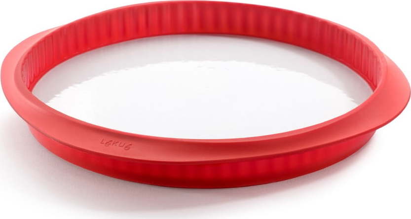 Červená silikonová forma s keramickým talířem na quiche Lékué Quiche