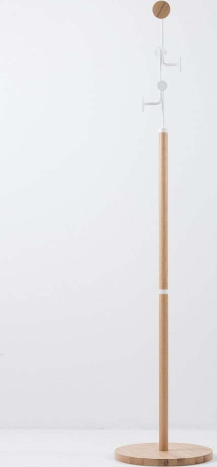 Stojací věšák z masivního dubového dřeva s bílým detailem Gazzda Hook Gazzda