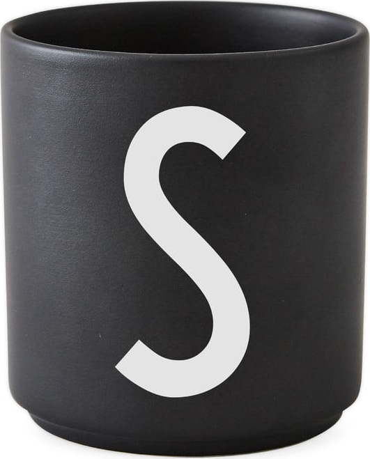 Černý porcelánový šálek Design Letters Alphabet S
