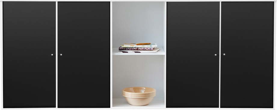 Černo-bílá nástěnná komoda Hammel Mistral Kubus