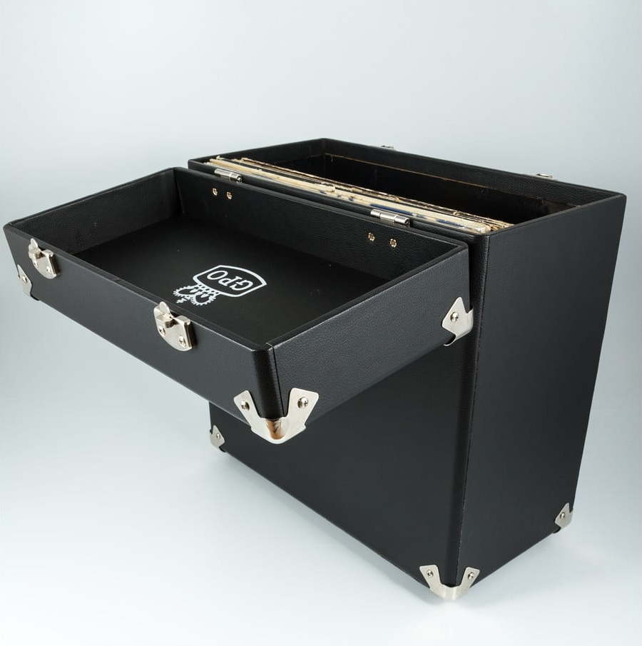 Černý kufřík na vinylové desky GPO Vinyl Case GPO