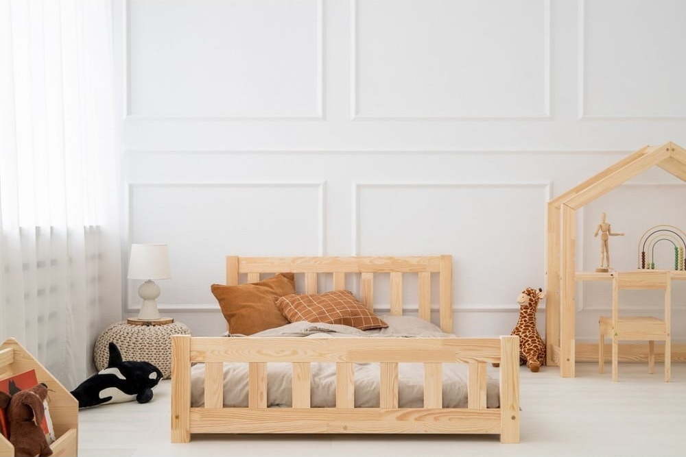 Dětská postel z borovicového dřeva v přírodní barvě 140x200 cm CPN – Adeko Adeko