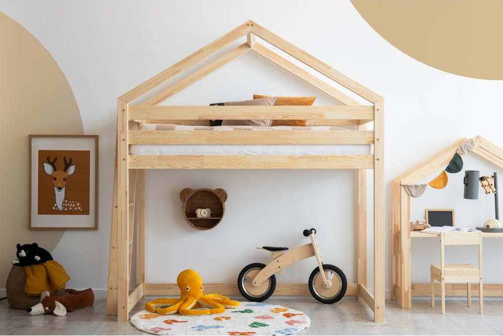 Domečková vyvýšená dětská postel z borovicového dřeva 80x200 cm v přírodní barvě Mila DMPBA – Adeko Adeko