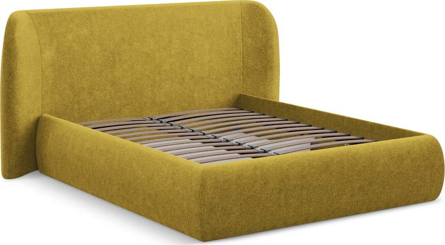 Čalouněná dvoulůžková postel v hořčicové barvě s úložným prostorem s roštem 180x200 cm Hauke – Makamii Makamii