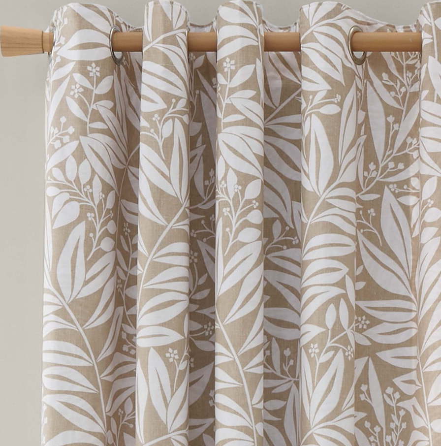 Světle hnědé závěsy v sadě 2 ks 168x229 cm Sorrel Leaves – Catherine Lansfield Catherine Lansfield