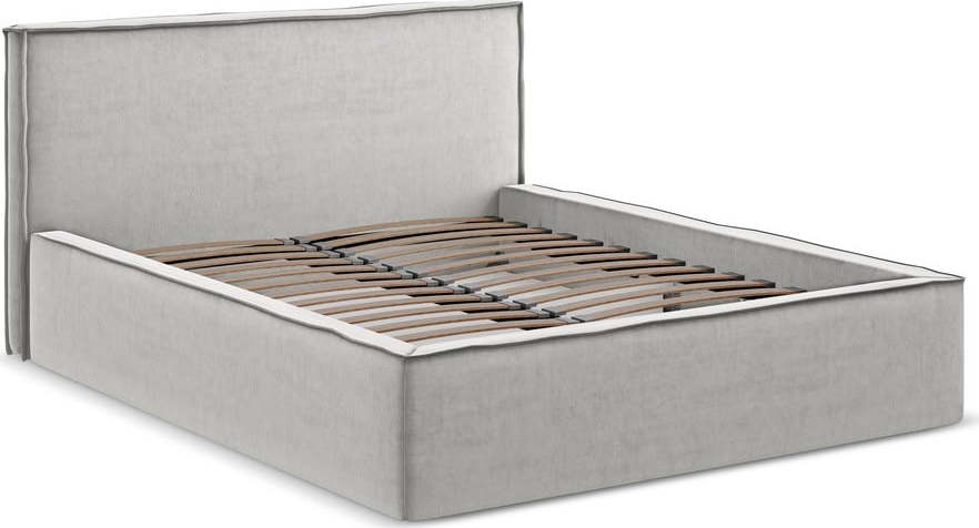 Světle šedá čalouněná dvoulůžková postel s úložným prostorem s roštem 140x200 cm Anani – Makamii Makamii