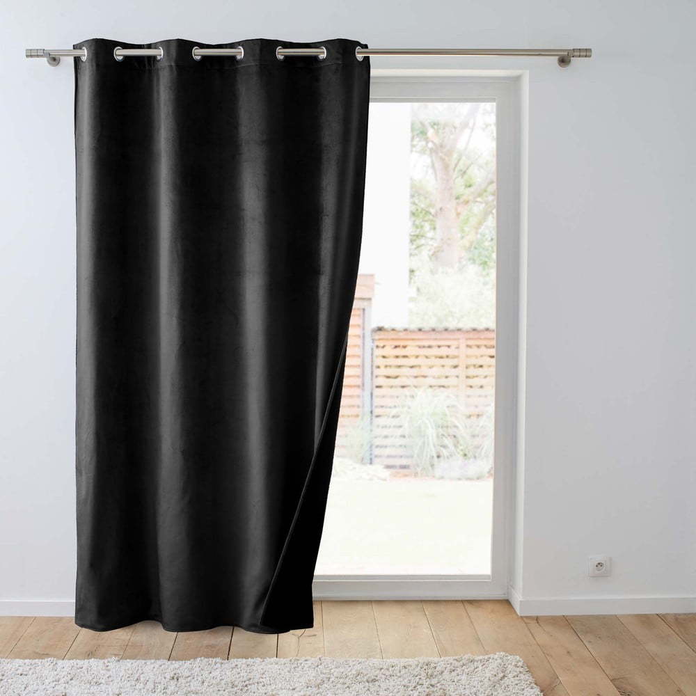 Černý sametový termo závěs 140x260 cm Polarchic – douceur d'intérieur Douceur d intérieur