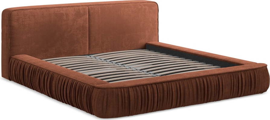 Čalouněná dvoulůžková postel v terakotové barvě s úložným prostorem s roštem 160x200 cm Keoni – Makamii Makamii