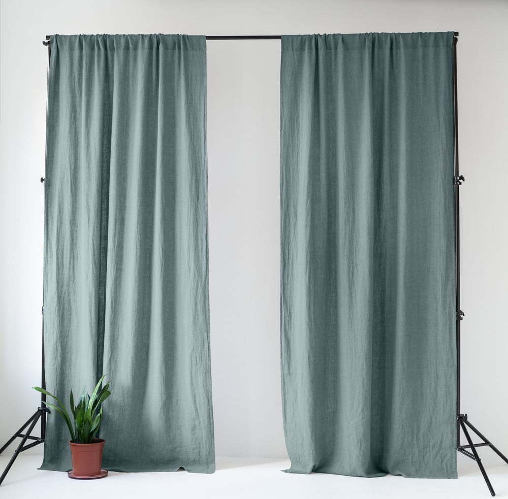 Šedomodrý lněný závěs 140x250 cm Blue Fog – Linen Tales Linen Tales