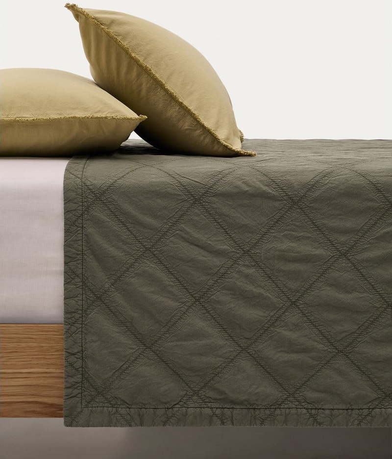 Zelený bavlněný prošívaný přehoz 240x260 cm Serla – Kave Home Kave Home