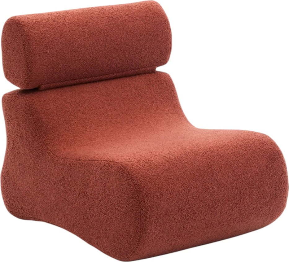 Křeslo v terakotové barvě z textilie bouclé Club – Kave Home Kave Home