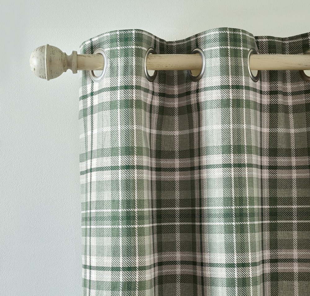 Zelené flanelové termo závěsy v sadě 2 ks 117x137 cm Cullen Thermal Check – Catherine Lansfield Catherine Lansfield
