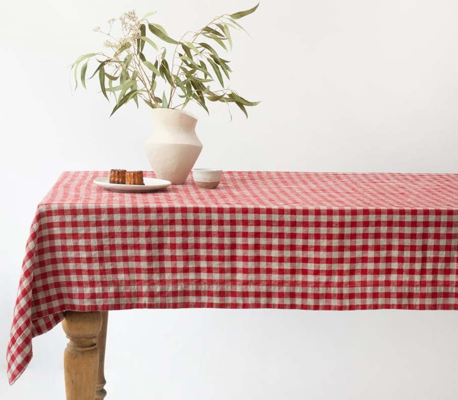 Lněný ubrus 140x200 cm Red Gingham – Linen Tales Linen Tales